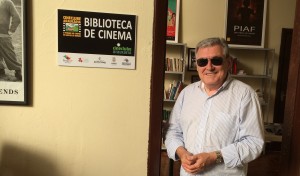 Cervantes Sobrinho, presidente do Cineclube Araucária na Biblioteca do Memorial Cine Gloria