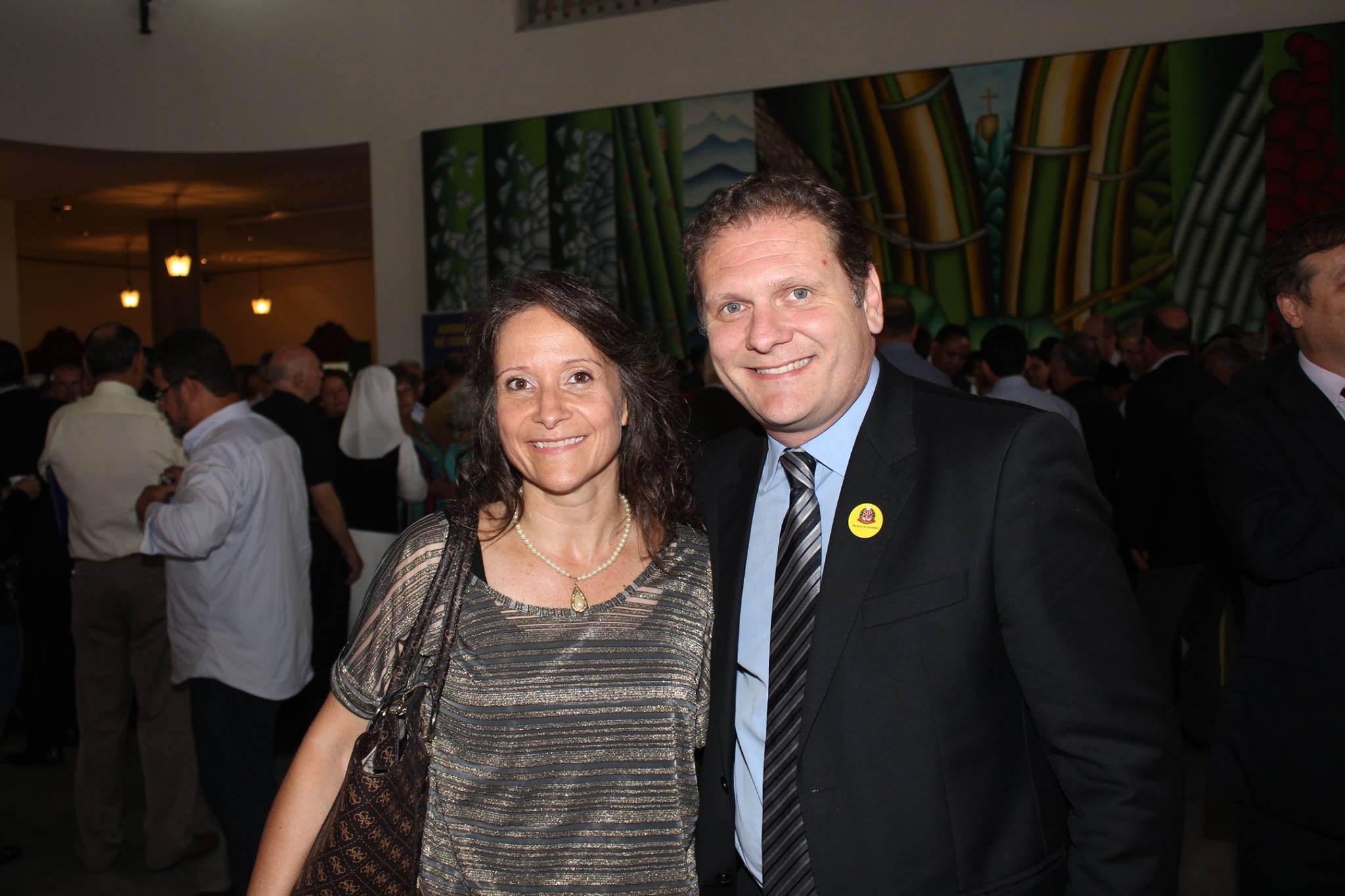 Tânia Maria Franca Lopes Silva - Presidente da APAE e Fred Guidoni - Prefeito de Campos do Jordão