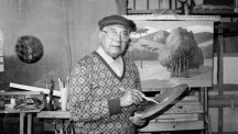 Camargo Freire em seu ateliê trabalhando em um de seus quadros
