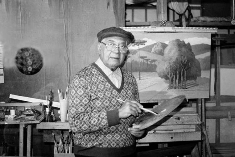 Camargo Freire em seu ateliê trabalhando em um de seus quadros