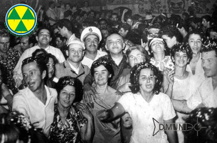 Baile de Carnaval - Abernéssia Futebol Clube - Década de 1950 - Na foto a Familia Cintra - Aristides e Rosa, José e Norma, Joaquim e Noêmia, Pedro e Ada, o amigo José Bernardino e outros familiares