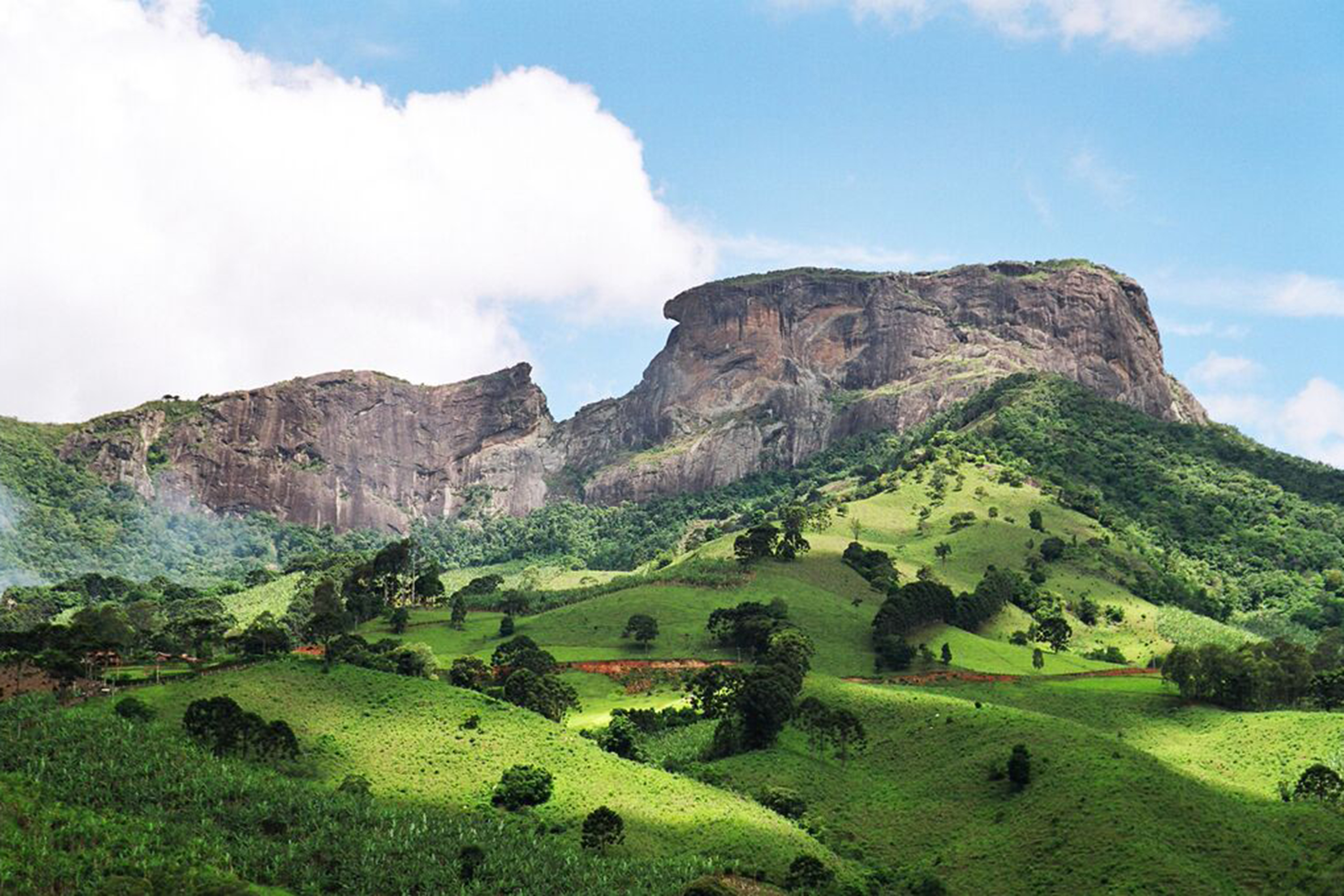 Pedra do Baú - Opção para quem gosta de percorrer trilhas na montanha