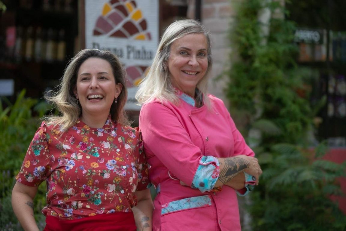 As chefs Mônica Rangel e Anouk Migotto no Restaurante Donna Pinha em Santo Antônio do Pinhal, na Serra da Mantiqueira