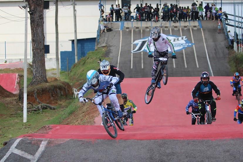 Na foto Rodolvo Reis que está retornando a equipe de Campos do Jordão