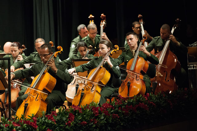 Banda Sinfônica do Exército faz concerto em homenagem ao Dia do Soldado