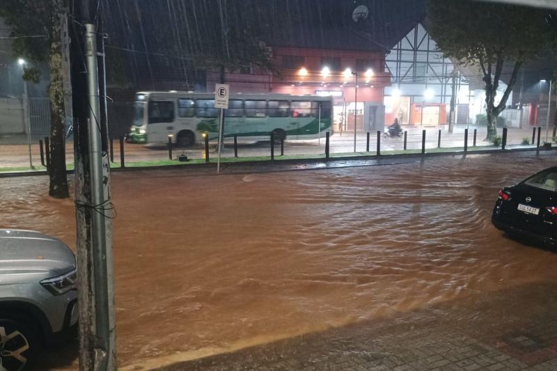 alagamento campos do jordão
